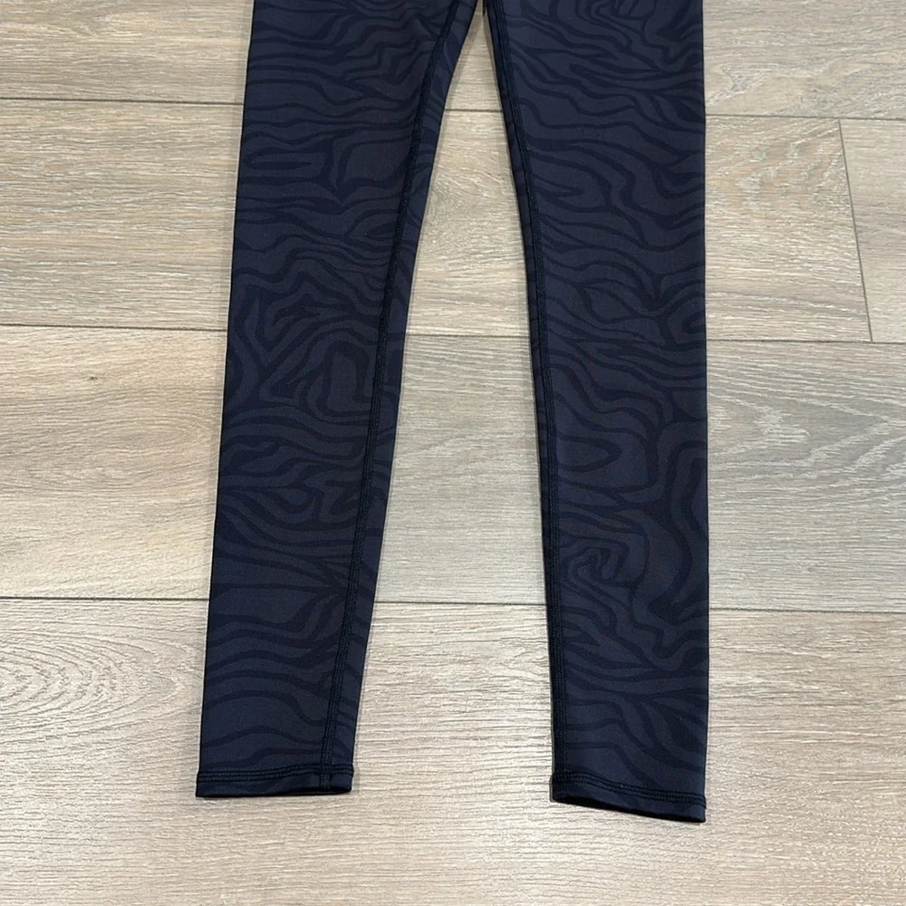 ALO YOGA Gray Black Airbrush Zebra Active Mid Rise Full Length Leggings Size S